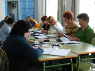 Adultos de Chipiona presenta su oferta educativa para el próximo curso .-