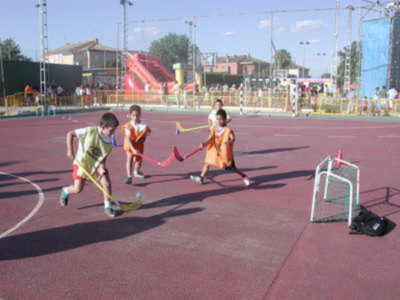Cientos de niños y niñas participaron en la Gymkhana Escolar de Gines 