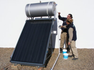 Gines: el Taller de Empleo "Con nuevas energías" instala nuevas placas solares en dependencias municipales