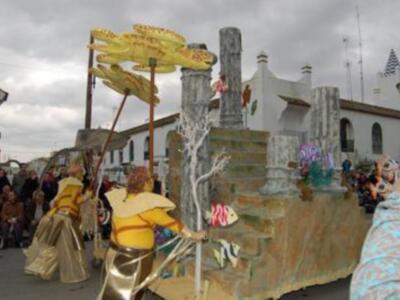 La cabalgata de carnaval puso el punto y final al fin de semana grande de la fiesta (Chipiona)