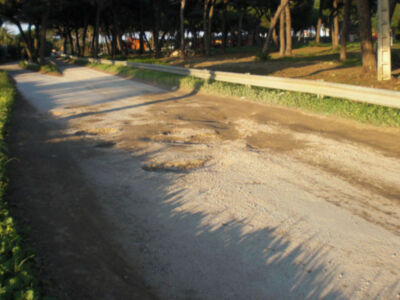 El PP denuncia el lamentable estado de la Carretera de Tres Piedras(Chipiona)