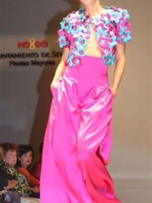 Agatha Ruiz de la Prada recibe en Sevilla un premio por su dedicación a la moda