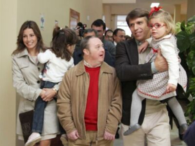 El cordobés y su mujer, dos personas solidarias, el presentó un festival para niños discapacitados y ella ha colaborado en el rastrillo   