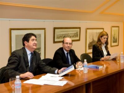 Presentación en Sevilla de El milagro de las abejas de Pedro J. Yúfera: Parece que el cuadro de Valdés Leal nació para este libro 