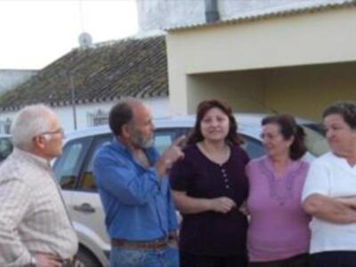 La coalición Partido Andalucista y Compromiso con Lora visita la barriada del veredón del acebuchal