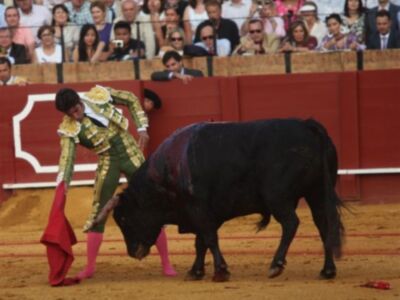 El abrazo de Fran Rivera y Cayetano en la maestranza