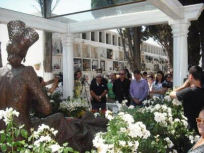Amador Mohedano llevo flores para Rocío Jurado en el V aniversario de su fallecimiento