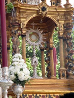 Solemne Procesión Eucarística, por las calles de la barriada Sevillana del Cerro del Águila‏