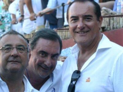 Susto y voltereta de José Tomás que sufrió una cogida en Huelva sin consecuencias