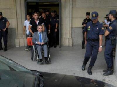 Ortega Cano reaparecio para declarar ante el juez  sereno, vestido de chaqueta y corbata , convaleciente y en silla de ruedas junto a su hijo Jose Fernando  