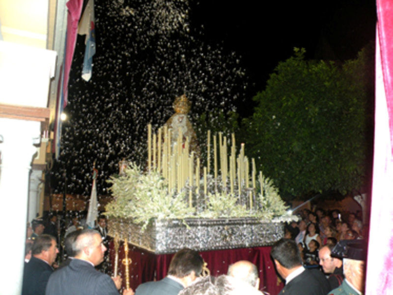 La Fe Mariana de todo un pueblo con su Patrona la virgen de los Dolores de Rinconada (Sevilla)