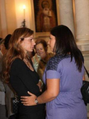 Duquesa de Alba y Carmen Tello en la misa del funeral de la madre de Julio Aparicio