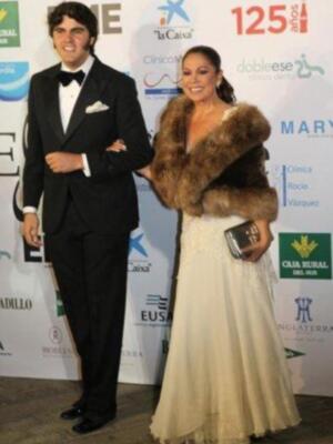 Fiesta de gala y mascaras en los Reales Alcázares de Sevilla  