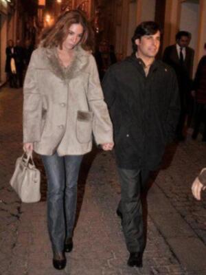 Francisco Rivera, con su novia Lourdes, feliz por la paternidad y la boda de su hermano pequeño