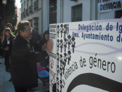 Jóvenes y hombres hacen su aportación contra la violencia hacia las mujeres(Chipiona)