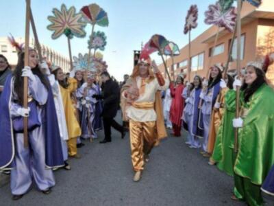 Manuel Díaz El Cordobés  ejerce de cartero real para los niños enfermos de Sevilla