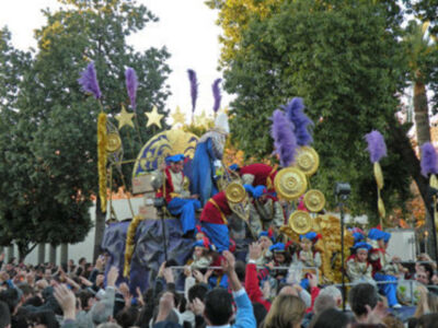 Los Reyes Magos repartieron  ilusión por el barrio de Triana.