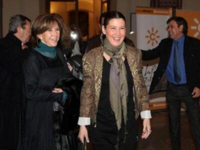  Sara Baras  recogió premio el público acompañada de su madre  