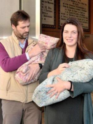 Alejandra Osborne ya tiene a sus mellizos en su casa sevillana