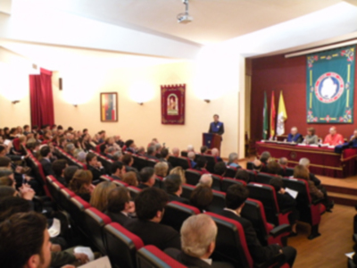 Ilustres Becario de Honor y de la visita extraordinaria a Sevilla de S.E.R. Cardenal Ángelo Amato (SDB), en el Colegio Mayor San Juan Bosco.