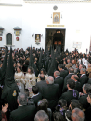  La lluvia dio una tregua en el  Viernes Santo de Alcalá del Río.