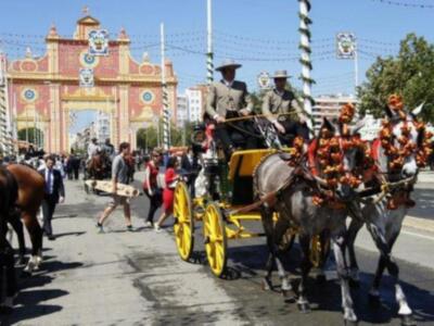 Numerosos personajes conocidos en Feria de Sevilla 2012