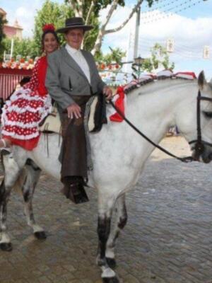 Numerosos personajes conocidos en Feria de Sevilla 2012