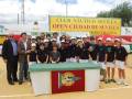 Equipo de tenis y entrenadores posando en el Club Náutico Sevilla durante el Open Ciudad de Sevilla Memorial Ricardo Villena.