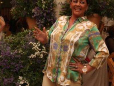 María del Monte Madrina de la Cruz de Mayo benéfica de "proyecto hombre"