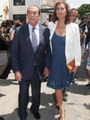 Felipe González reúne a las tres mujeres de su vida en Sevilla, su pareja Mar, su hija María y su nieta Elena