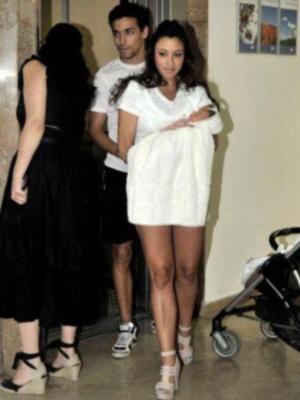 El mundialista Jesús Navas, presenta a su primer hijo  