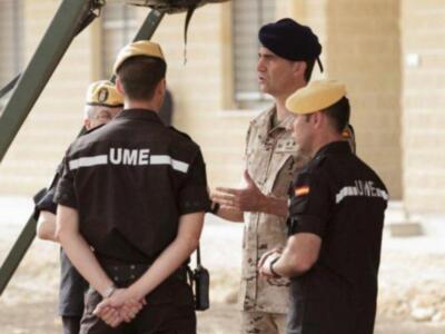 El príncipe Felipe en la base de Morón en una exhibición operativa de la UME
