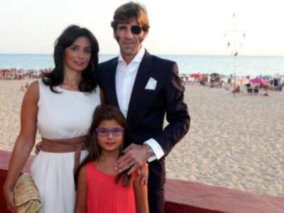 Juan José Padilla con su mujer y su hija Paloma presentó su biografía en Chipiona