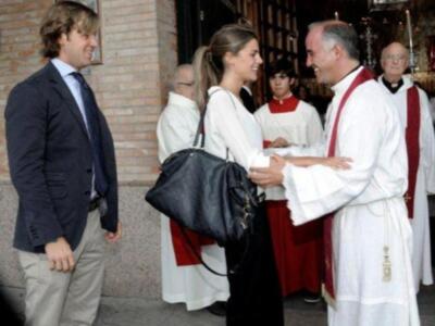 Amaia Salamanca y Rosauro Baro, cada día más cerca de la boda fotografiados junto al cura que casa a los famosos 