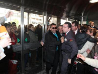 Jorge Javier Vázquez, increíble recibimiento en Sevilla