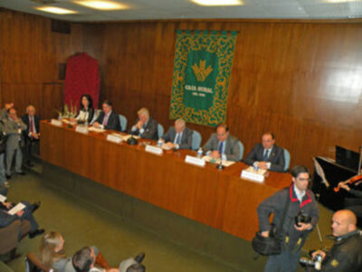 El cartel de la Semana Santa sevillana 2013 atrapado en una pintura