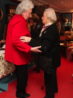 La Infanta Pilar inaugura el rastrillo en Sevilla ante la ausencia de la duquesa de Alba