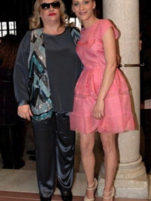 Carmina Barrios, 59 años, la madre de Paco y María León, candidata a la mejor actriz revelación  recibió el premio ASECAM de los críticos de Andalucía