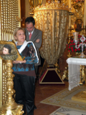 El paso de la Virgen de las Angustias de Alcalá del Río, llevará un cirio de los donantes de Órganos.