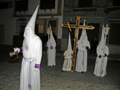 La Hermandad del Nazareno de Alcalá del río sin completar su estación.