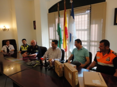 El Ayuntamiento adquiere material de intercomunicación para el personal de playas, protección civil y policía local (Chipiona)