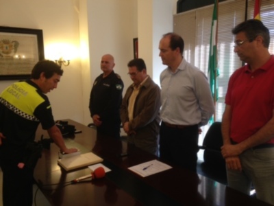 Toma posesión un nuevo policía local que prestará sus servicios en Chipiona en comisión de servicio 