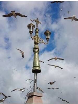 Colocada la Cruz del Mar con un nuevo báculo de acero inoxidable y poliéster para evitar la corrosión