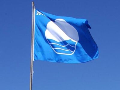 Cinco Banderas Azules ondearán en el litoral de Chipiona cuatro en las playas y una en Puerto Chipiona.