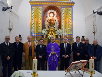 El director espiritual de la Hermandad de la Sagrada Cena presidio la misa de difuntos de la RLNE y HNME.
