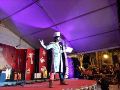 Cristóbal Santos abre el carnaval de Chipiona con un pregón ‘de película’ que transitó de lo personal a lo reinvindicativo