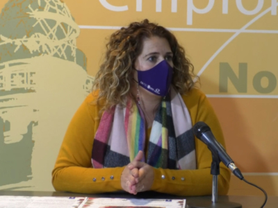 Luz María Caraballo presenta un concurso de adornos navideños de exterior en el que se valora la participación de las personas mayores