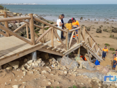 María Naval informa que la Delegación de Playas se encuentra ultimando los trabajos de montaje en la costa chipionera
