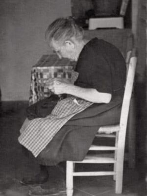 EL DELANTAL DE MI ABUELA DOLORES.