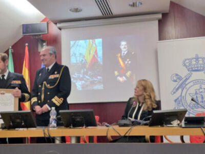  La Armada celebra en Sevilla la trascendencia histórica de la Bandera Nacional en un acto solemne y académico